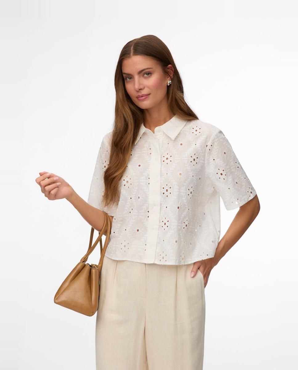 Vero Moda - Camisa cropped de mujer con bordados.
