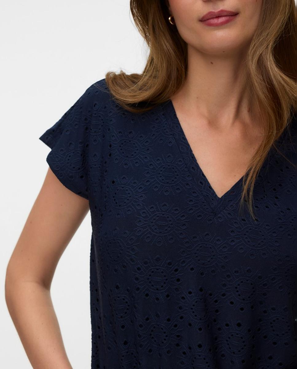 T-shirt com Desenho Perfurado e Decote em Bico Azul-marinho-3