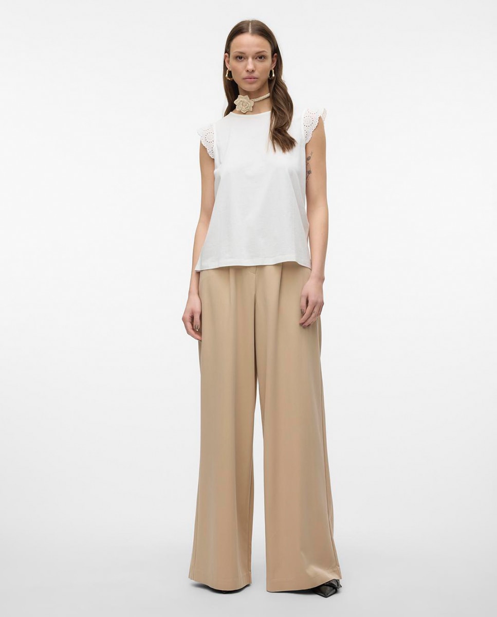 Imagem 0 de T-shirt com Desenho Recortado e Manga Curta