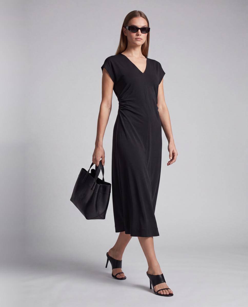 Imagen 0 de Vestido largo cuello pico Negro