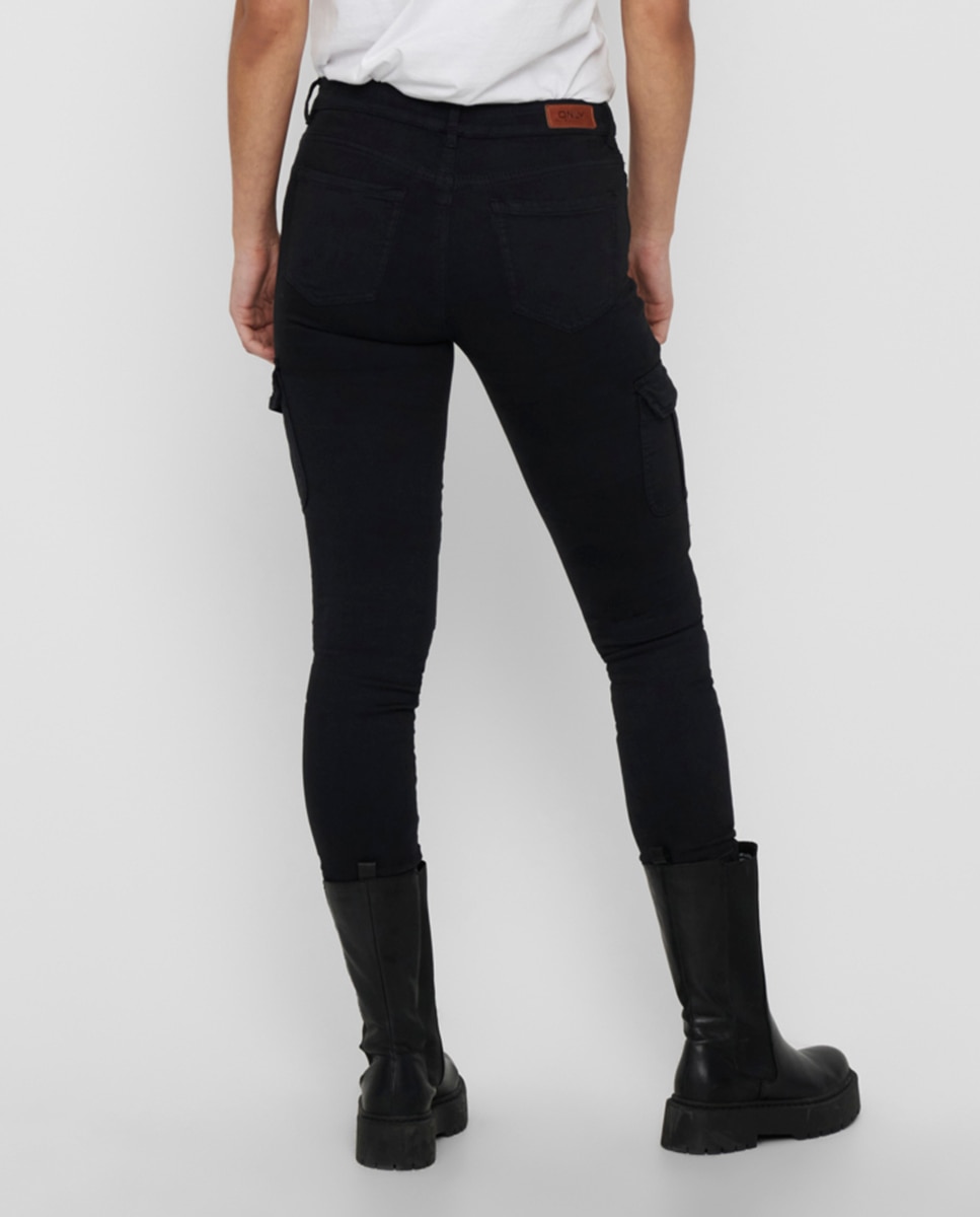 Calças cargo com bolsos laterais Preto-3