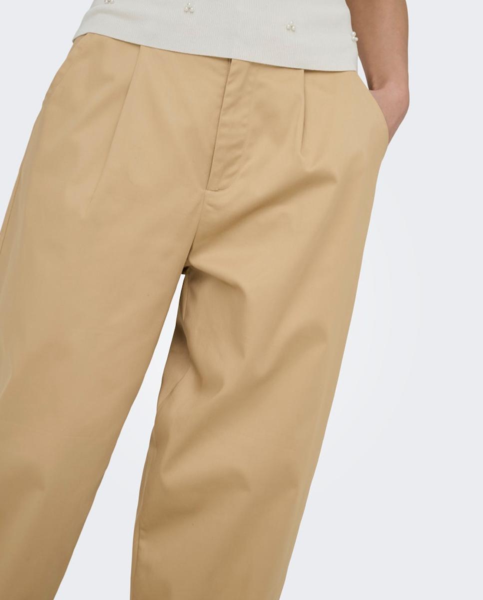 Calças Chino com Cintura Subida e Corte Barrel Bege-4