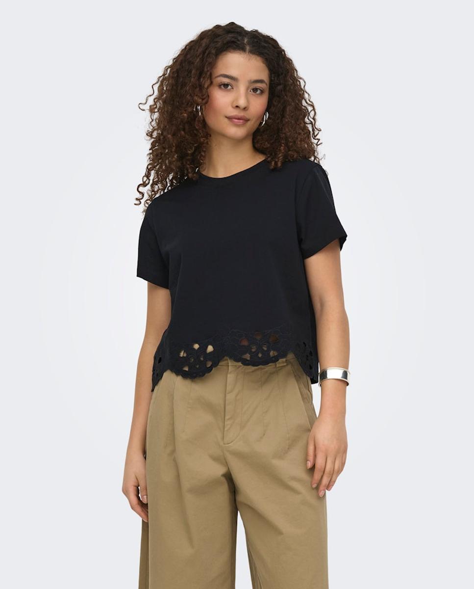 Only - Camiseta corta de mujer con cuello redondo y encaje.