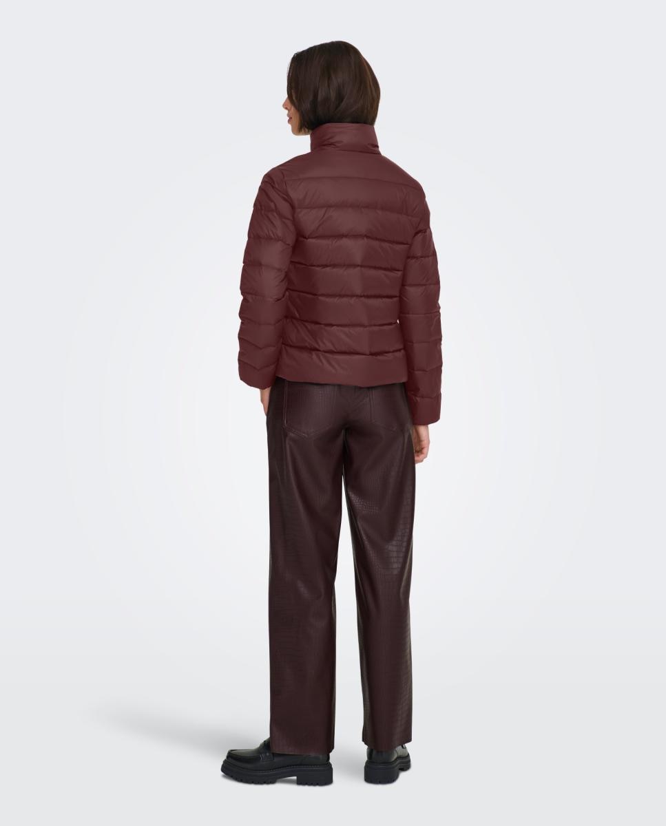 Sobretudo Acolchoado com Gola Alta Bordeaux-2
