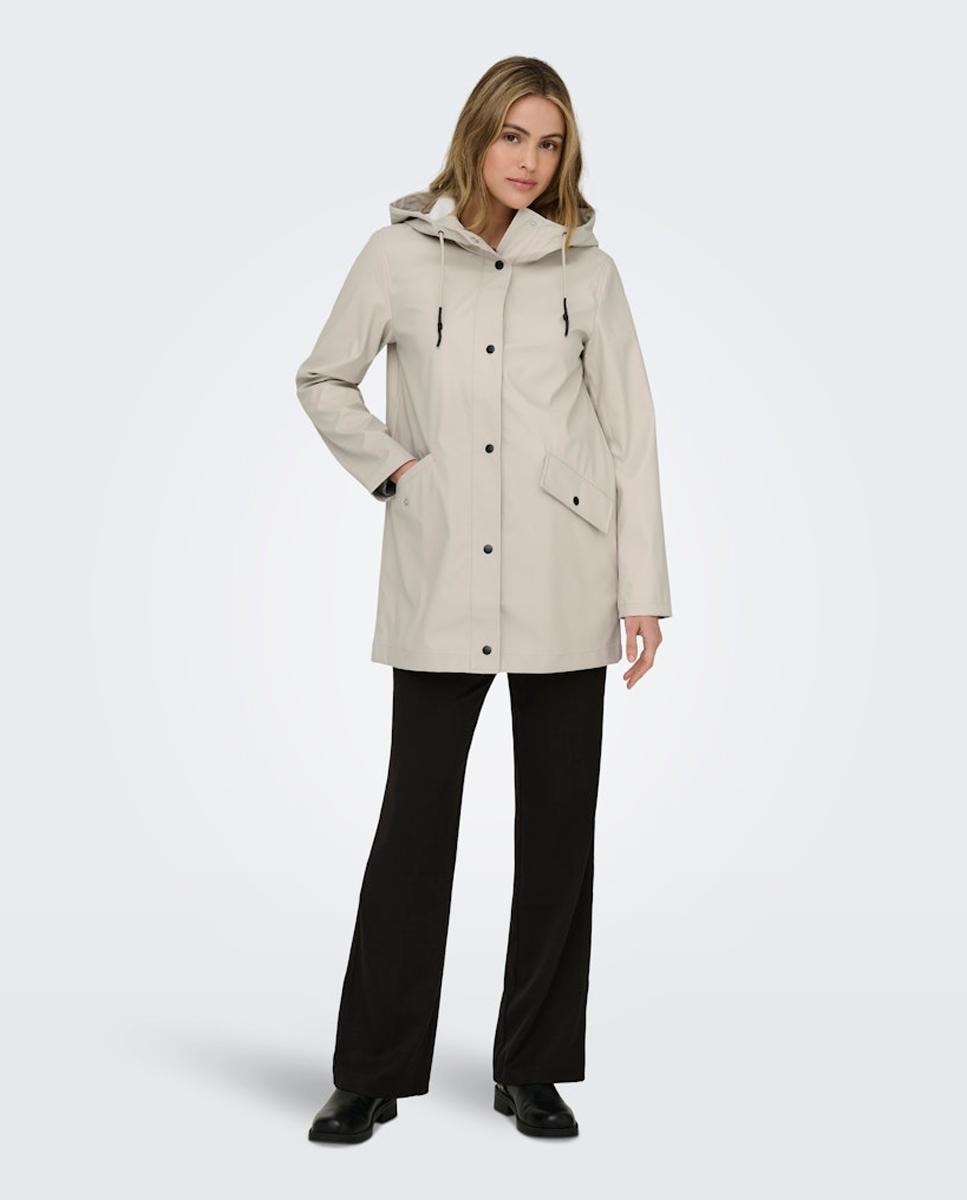 Imagen 0 de Chubasquero de mujer con bolsillos y capucha Beige