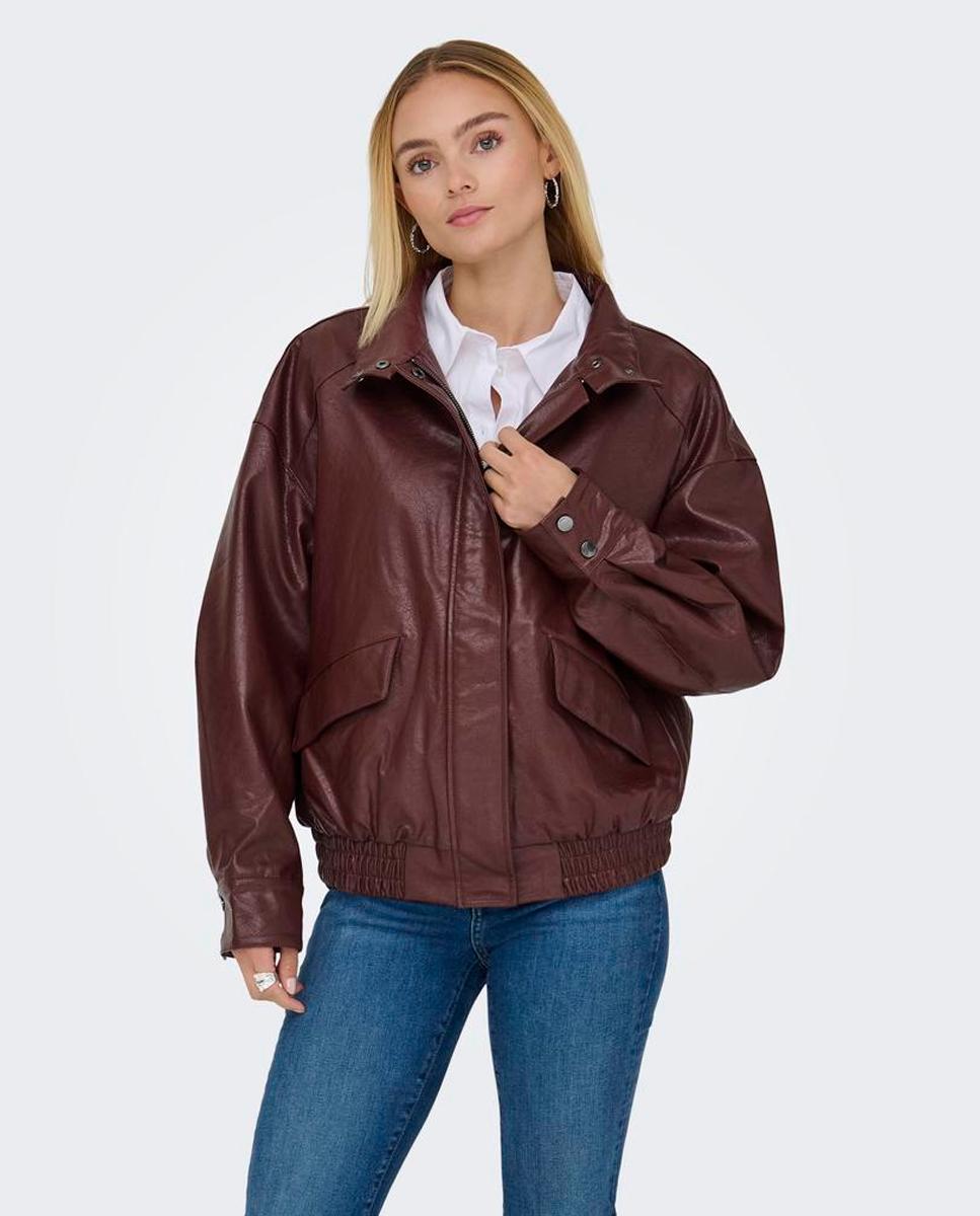 Imagen 0 de Cazadora bomber efecto piel de mujer con cierre combinado Marrón