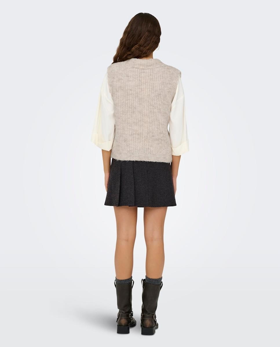 Colete com Decote em Bico Creme-5