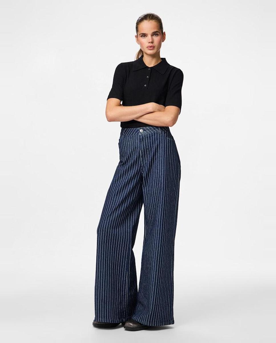 Pieces - Pantalón vaquero de raya diplomática.