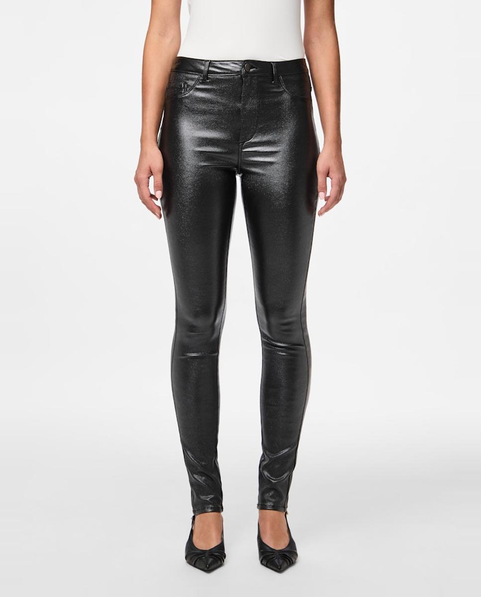 Calças Skinny com Acabamento Metalizado Preto-3