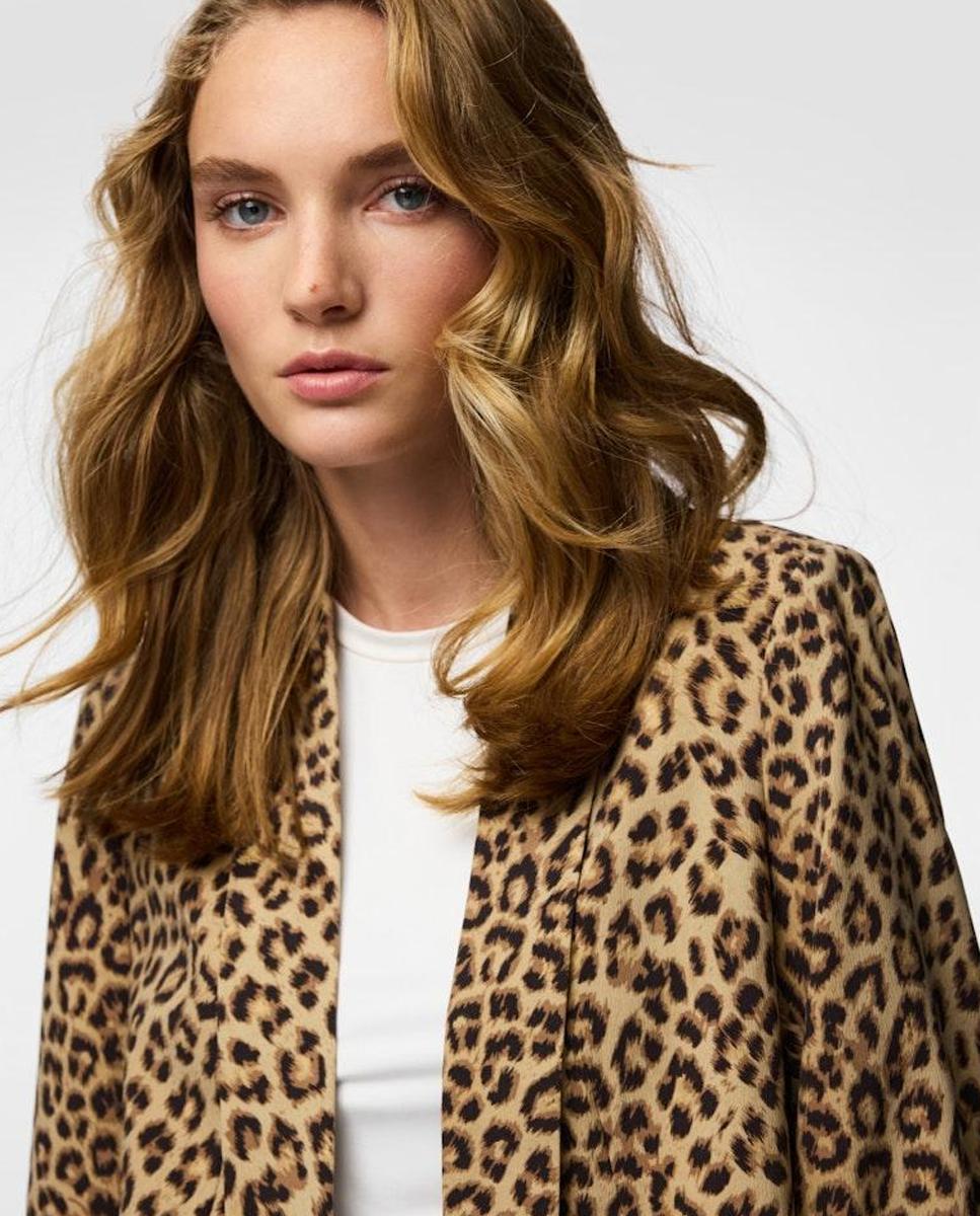 Blazer de mujer estampada con mangas 3/4 y cuellos de solapa - Pieces - Nude Nude-3
