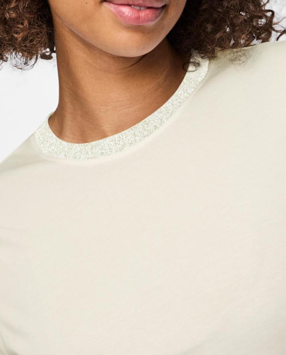 Camiseta de manga corta y cuello redondo con detalle de lurex de mujer - Pieces - Crudo Crudo-3