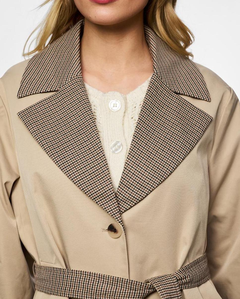 Gabardine com Gola de Lapela Bege-3