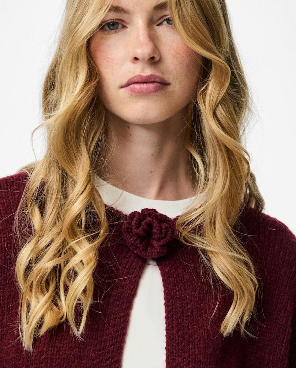 Cardigan de Malha com Fecho na Gola em Forma de Flor Vermelho/Grená-4