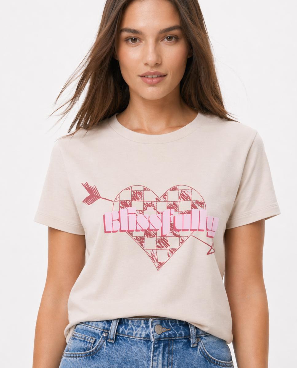Pieces - Camiseta manga corta y estampado de corazón de mujer.