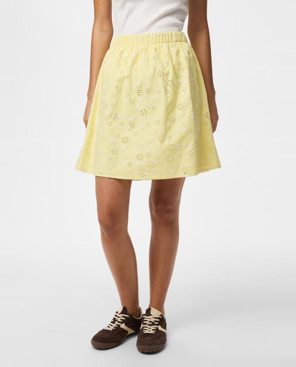 Saia Curta com Estampado Floral Amarelo-2