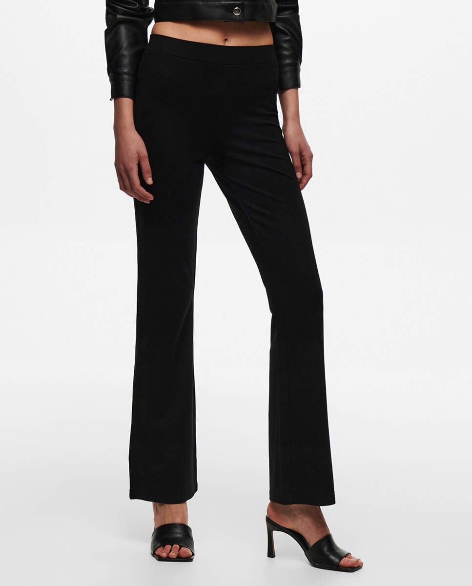 Calças à boca de sino com tecido elástico Preto-1