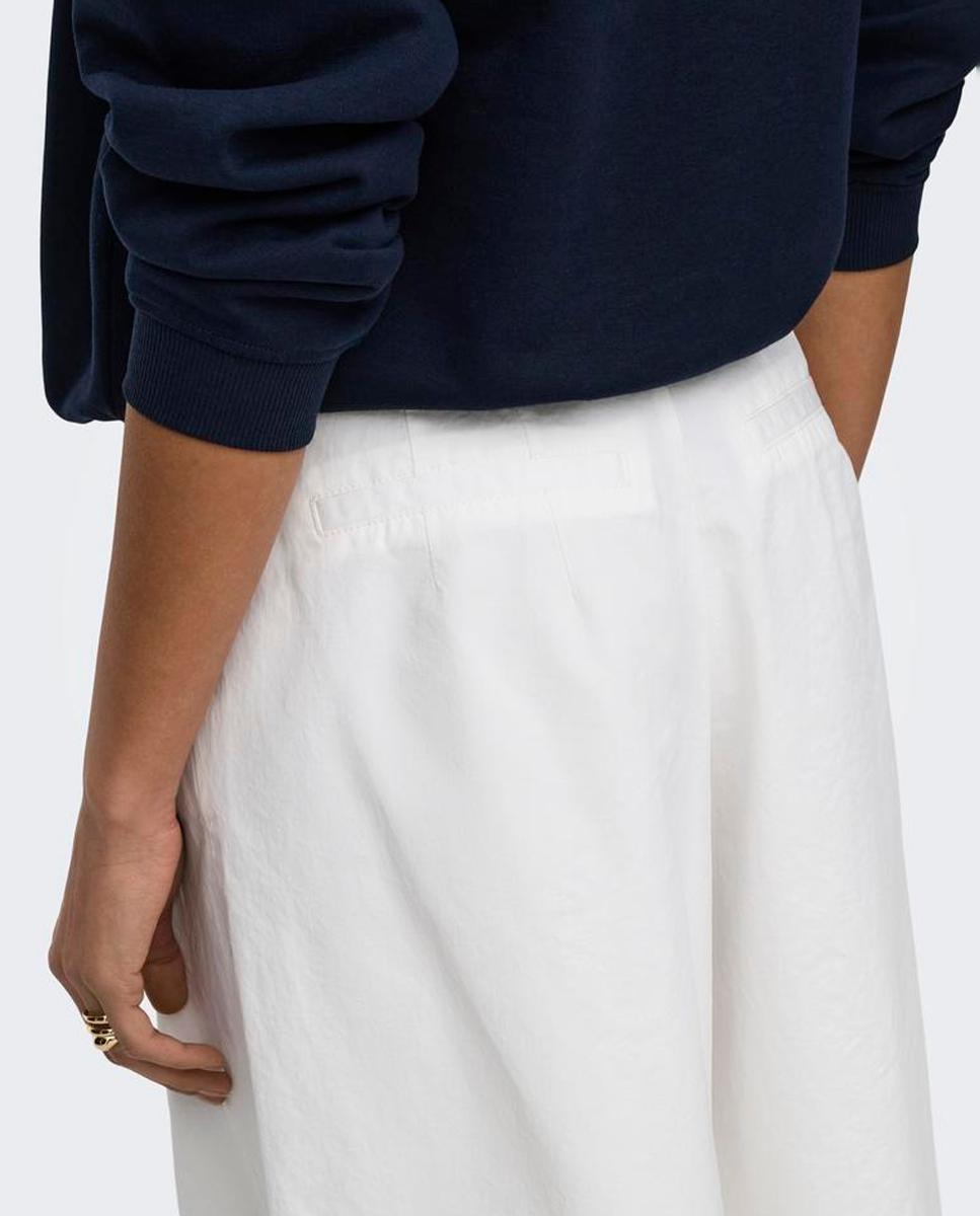 Bermudas de Cintura Subida com Bolsos Branco-4