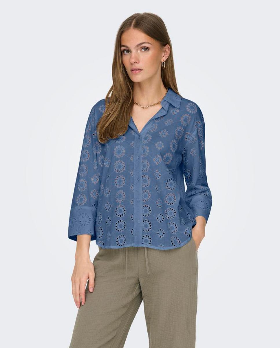 Imagem 0 de Camisa Comprida com Detalhes Perfurados