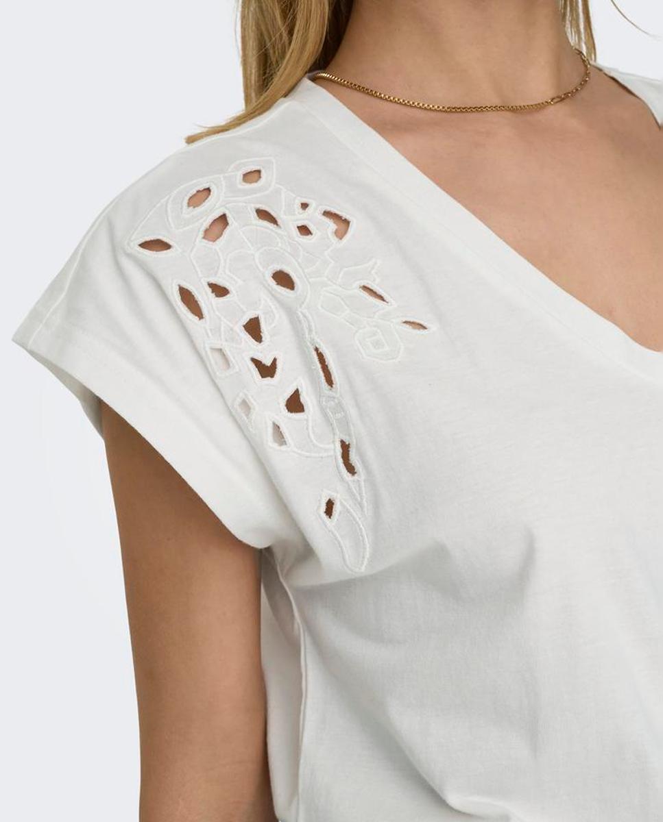 T-shirt com Detalhe Bordado Branco-4