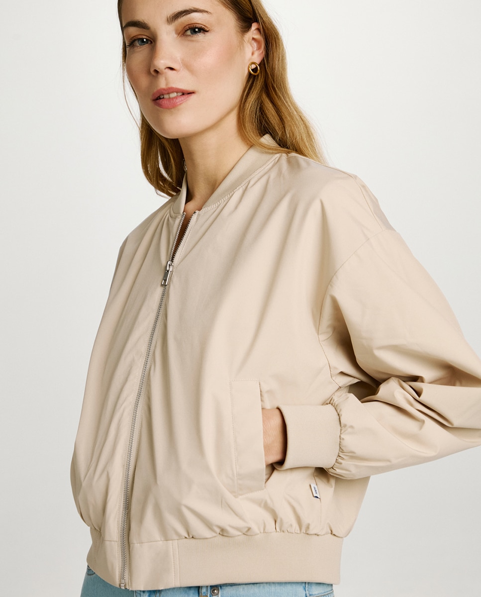 Blusão Tipo Bomber Branco-3