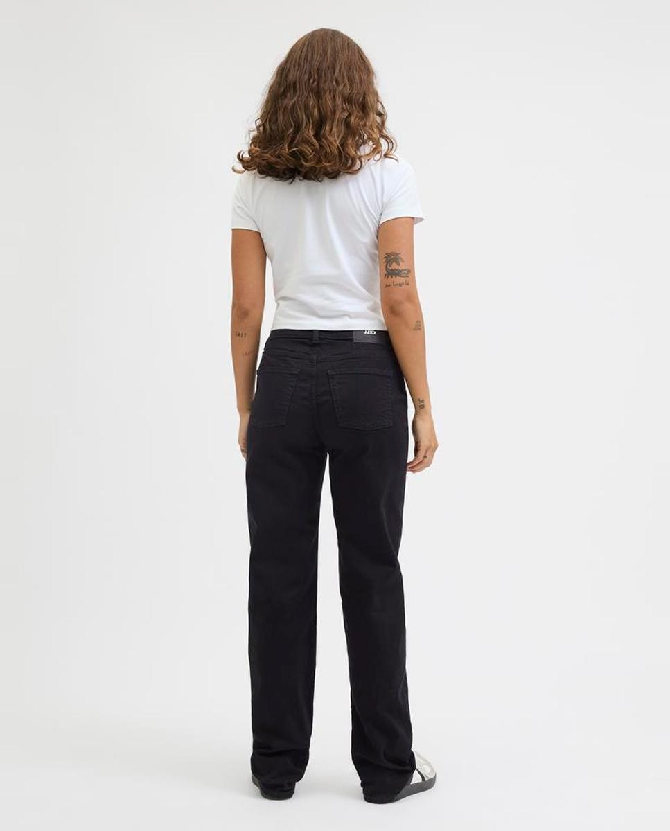 Jeans Nice com Corte Straight Justo Preto-3