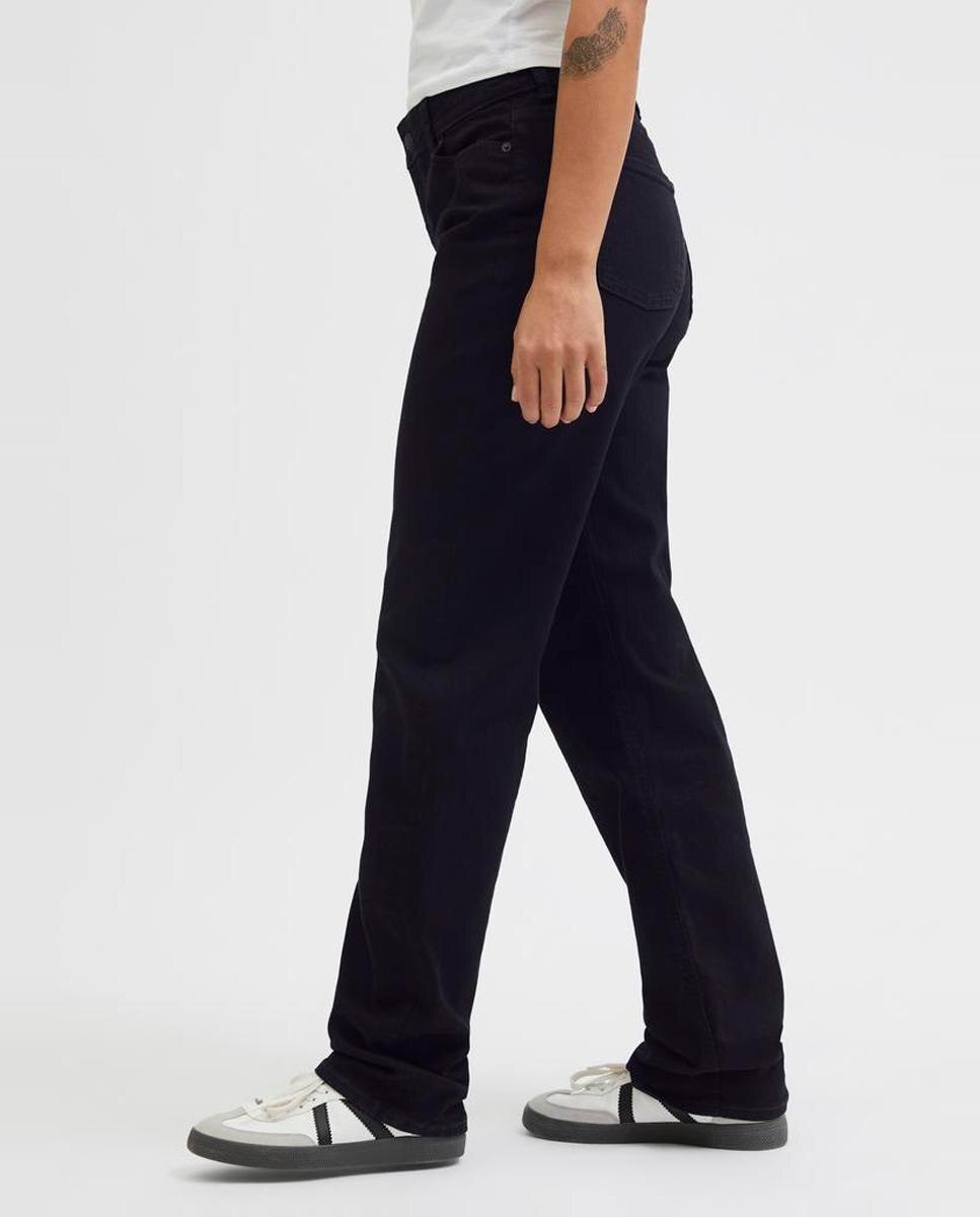 Jeans Nice com Corte Straight Justo Preto-4