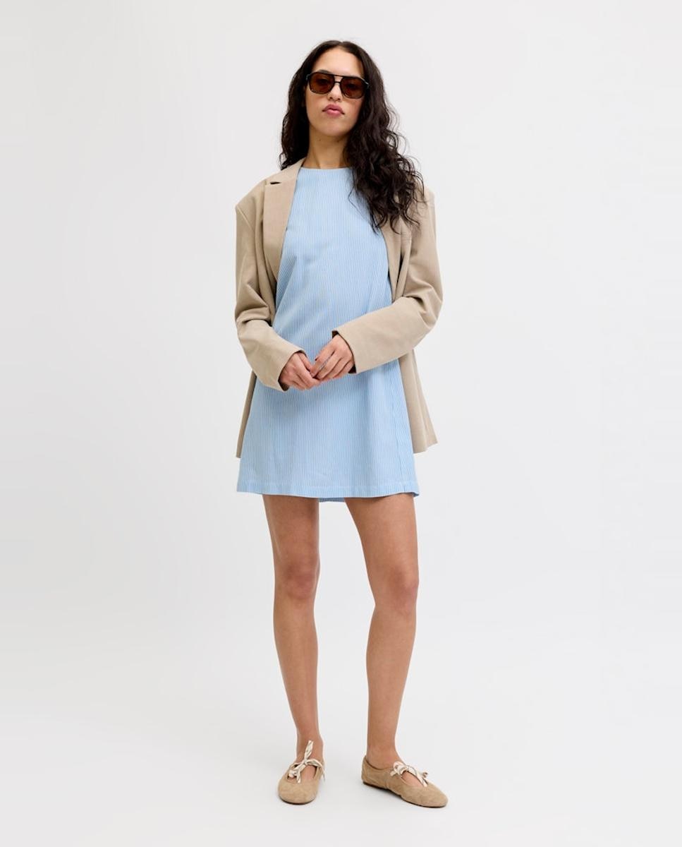 Jack & Jones - Vestido corto sin mangas con cuello redondo.