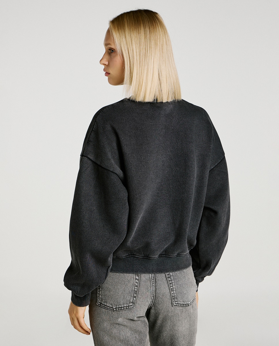 Sweatshirt com Estampado à Frente Preto-4