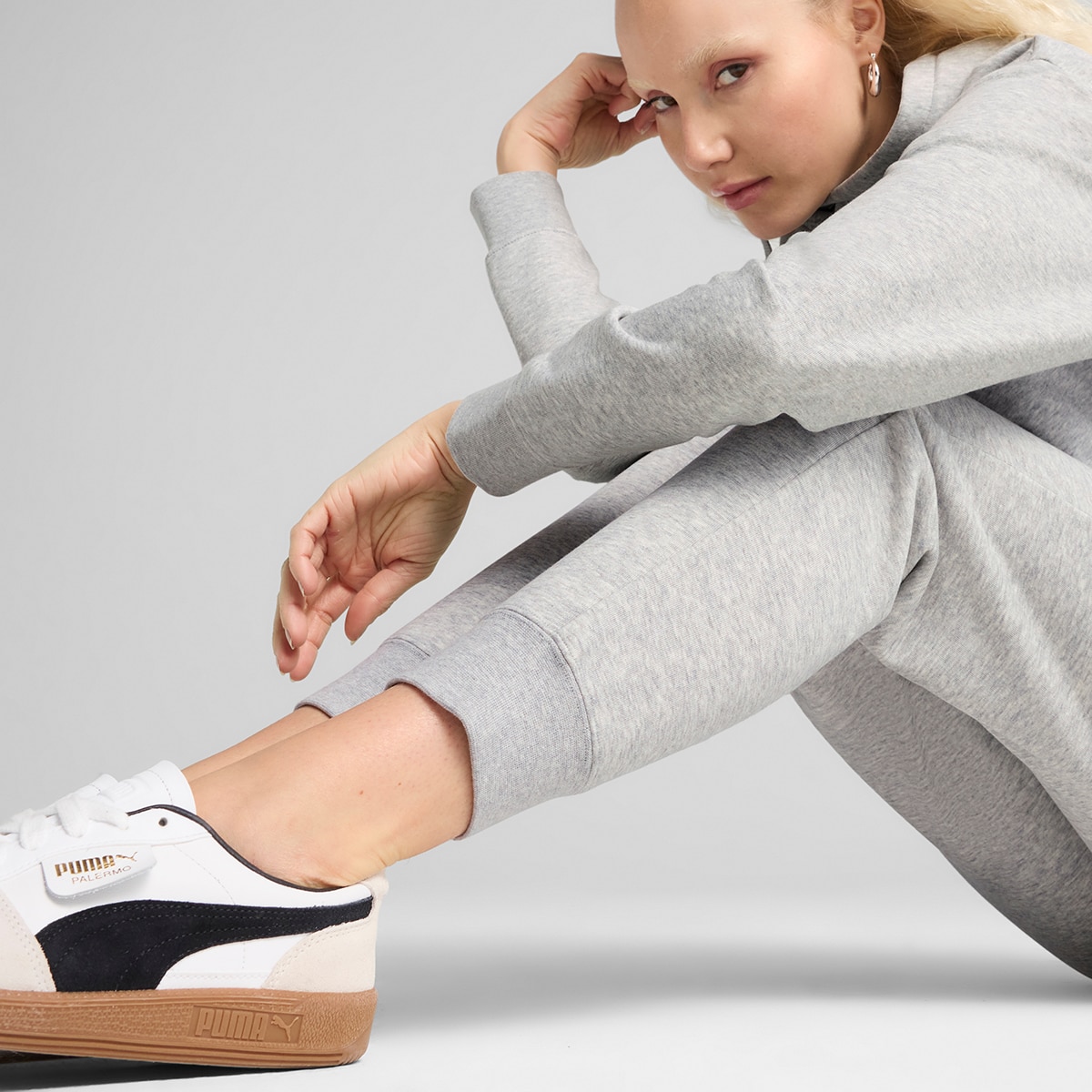 Calças de Mulher ESS Small No. 1 Logo Sweatpants TR cl Cinzento-3