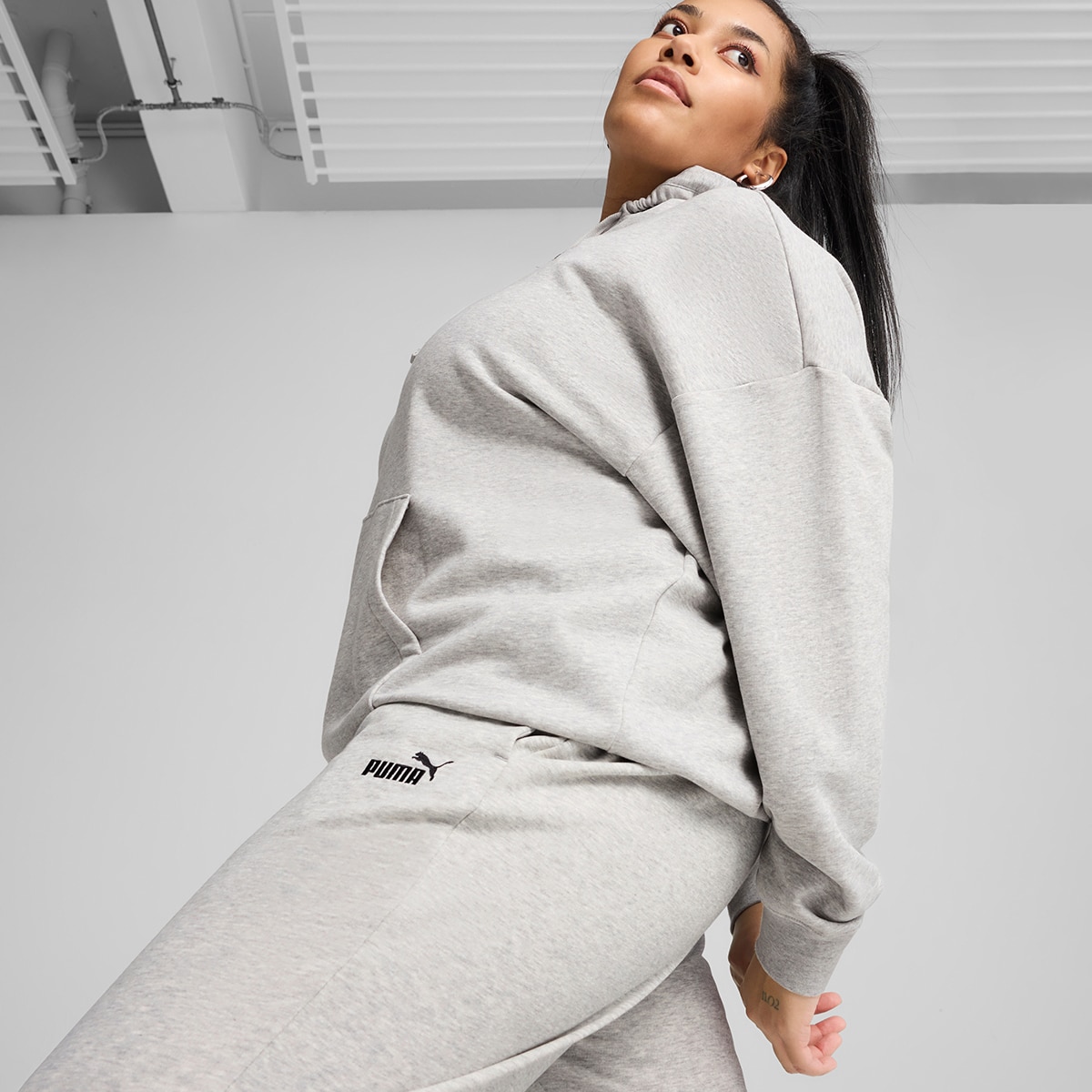 Calças de Mulher ESS Small No. 1 Logo Sweatpants TR cl Cinzento-4