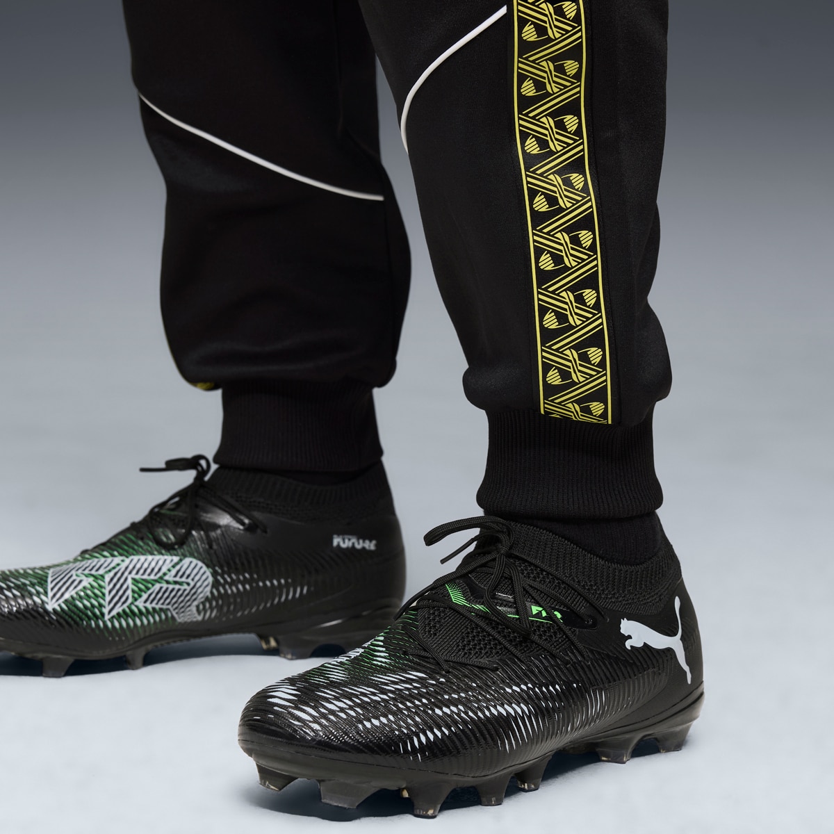 Calças de Homem BVB King Anthem Pants Preto-5