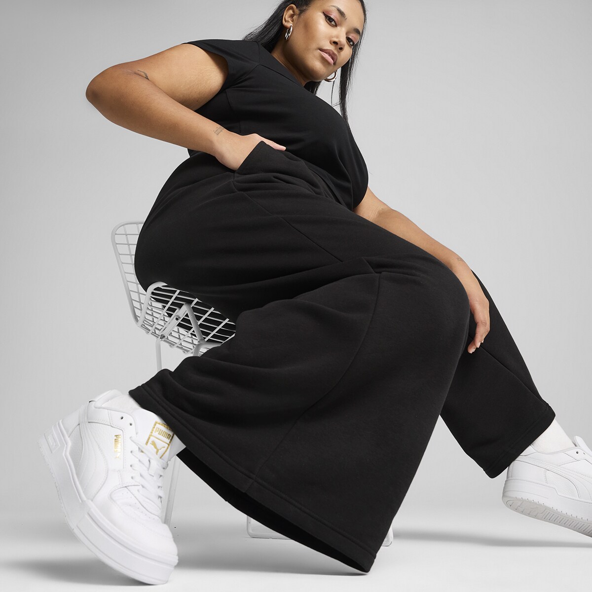 Calças Wardrobe ESS Relaxed Wide Leg TR de Mulher Preto-4