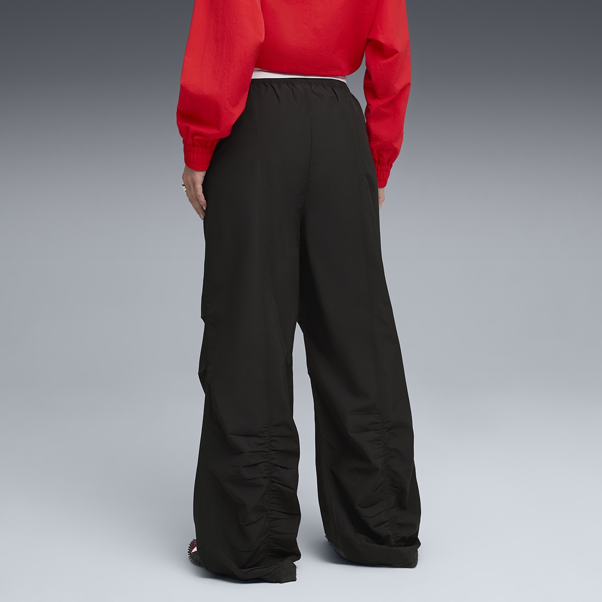 Calças Wardrobe ESS Parachute Woven op de Mulher Preto-4