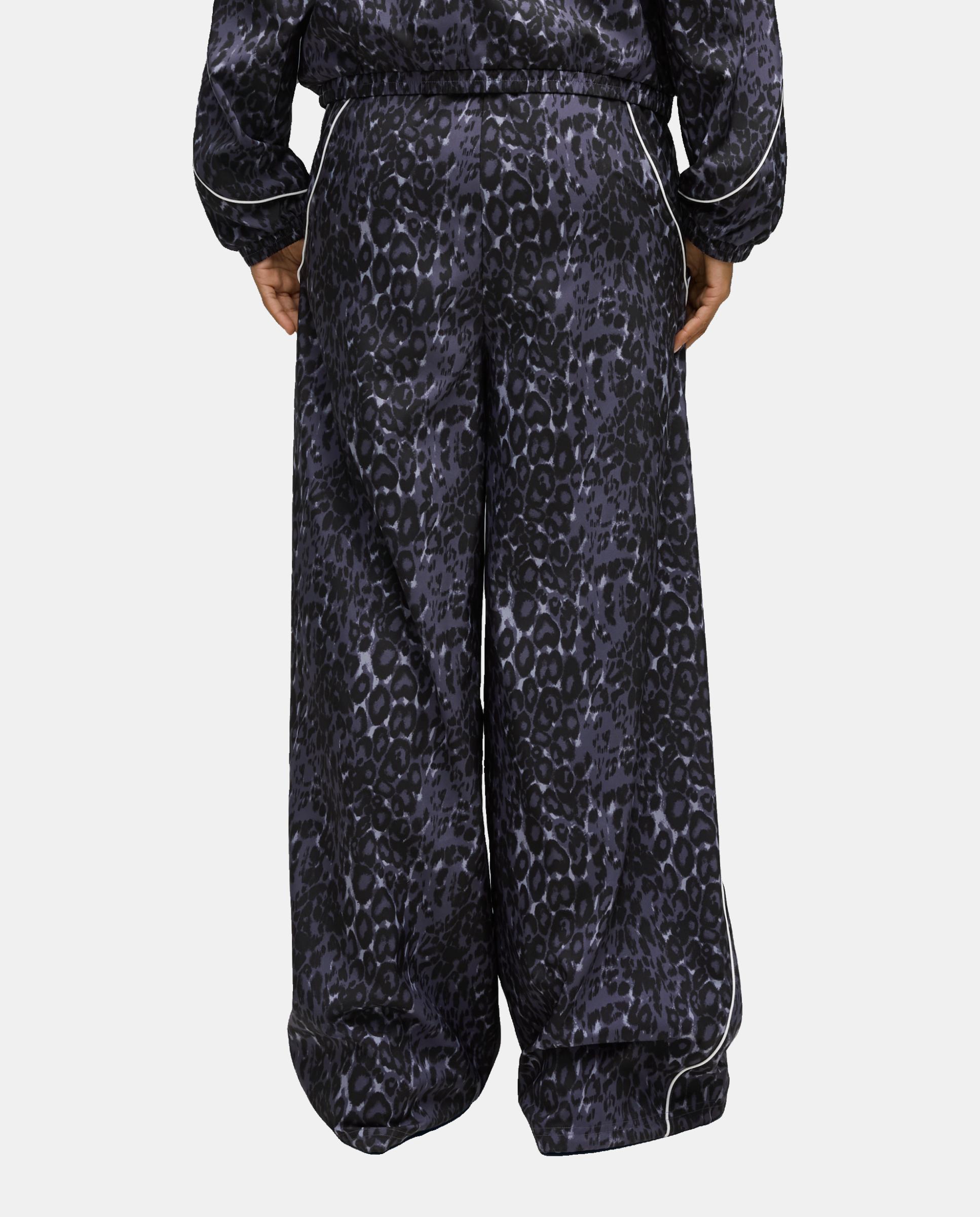 Calças Casual de Mulher Puma Sport Animal Relaxed Aop  Puma Roxo-2