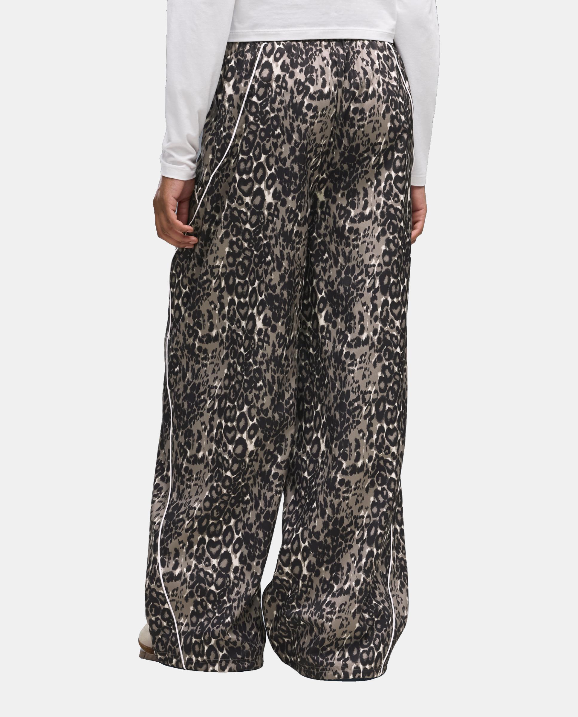 Calças Casual de Mulher Puma Sport Animal Relaxed Aop  Puma Castanho-2