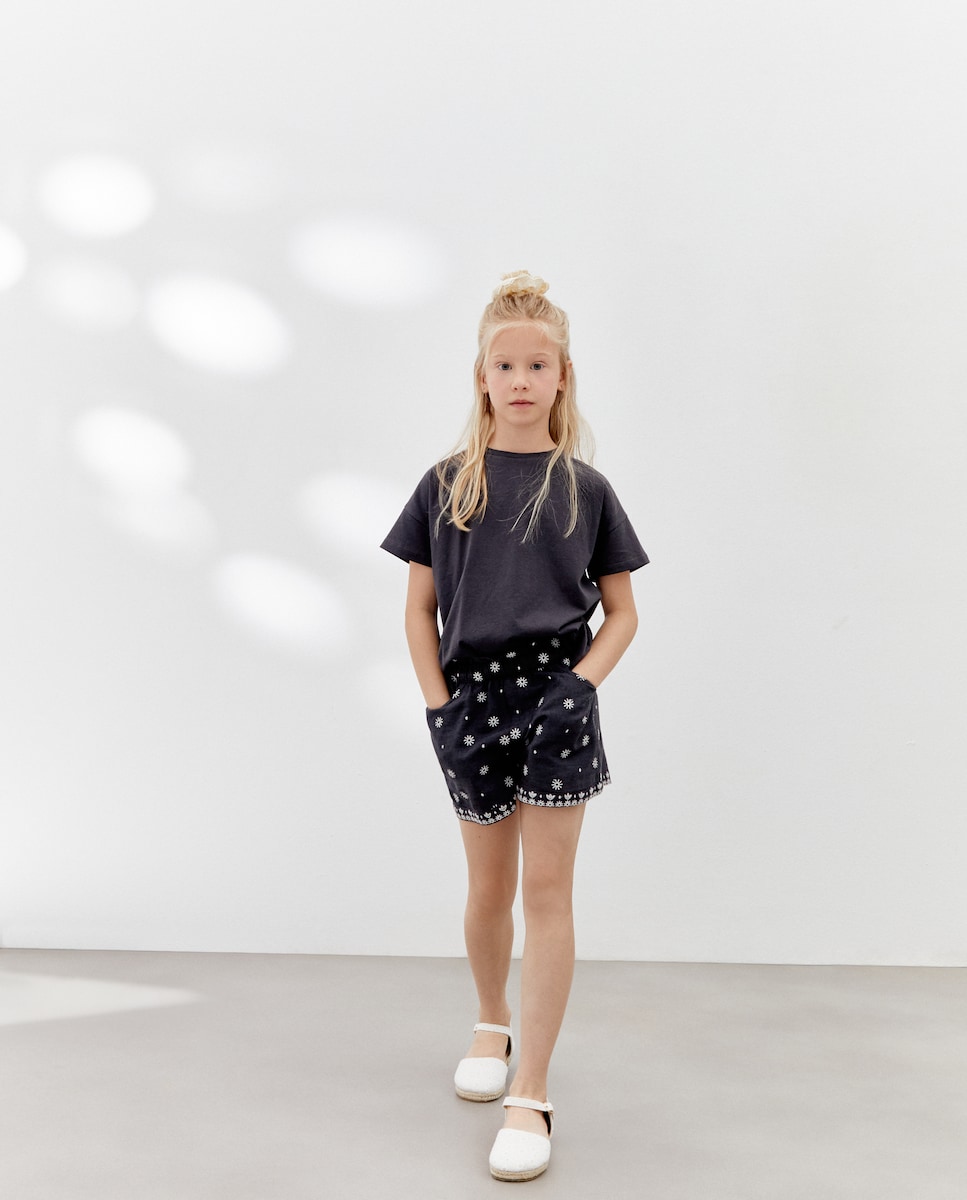 Calções Paperbag com Rebordo Decorativo na Bainha Cinzento-2