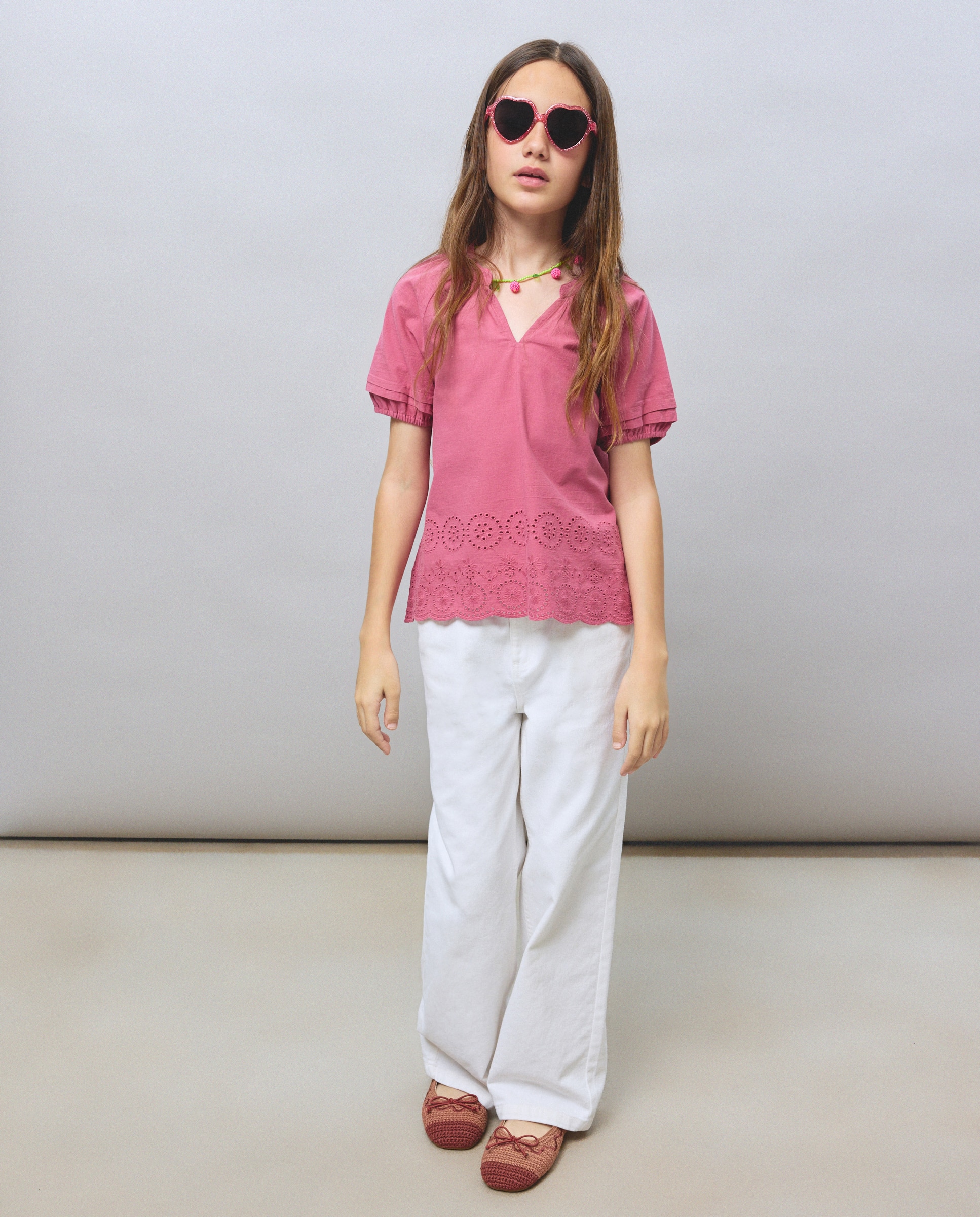 Imagem 0 de Blusa de Manga Curta com Bordado Inglês