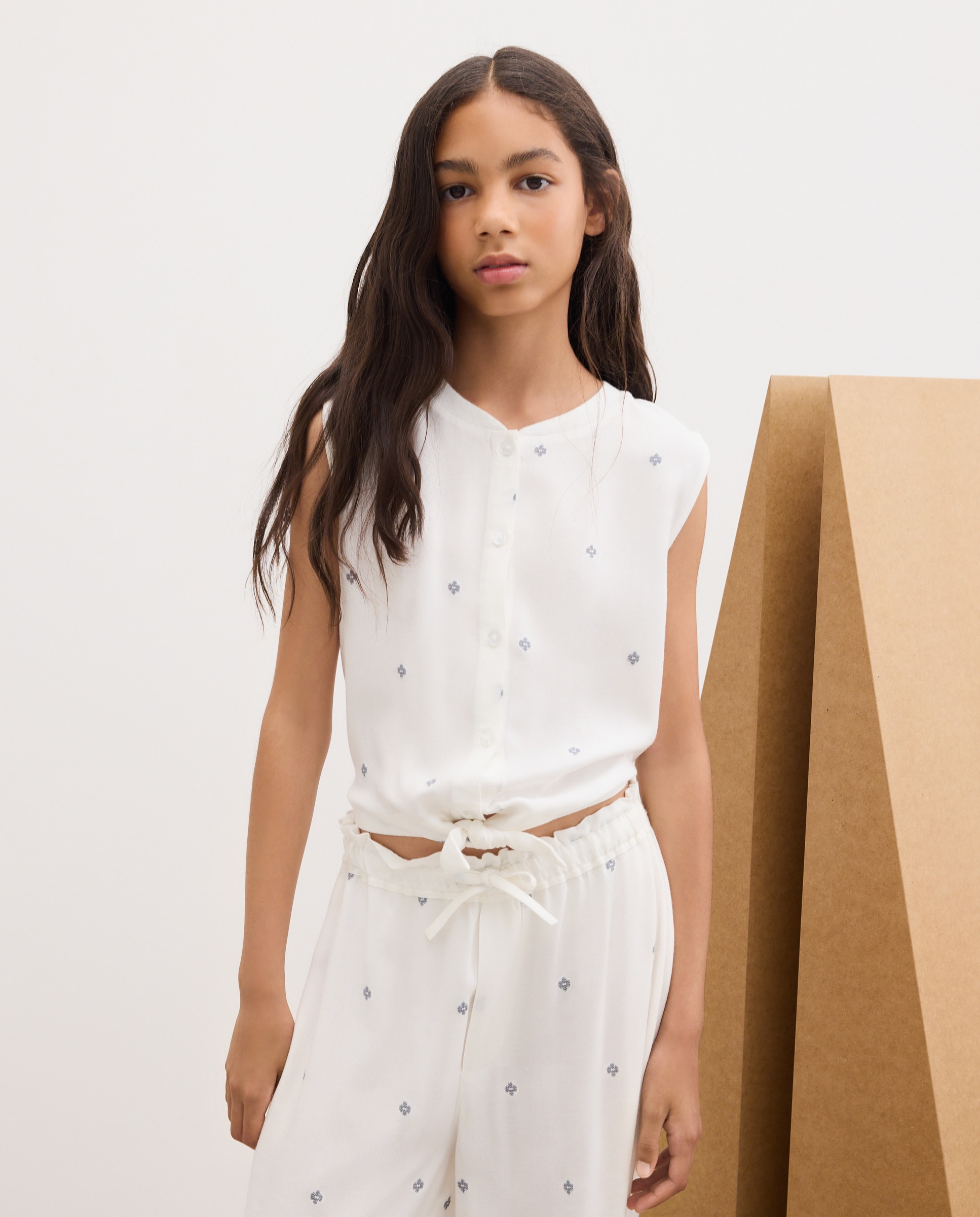 Blusa sem Mangas com Botões à Frente e Nó na Parte Inferior em Viscose com Mini Jacquard e All Over Print Kids El Corte Inglés Branco-1