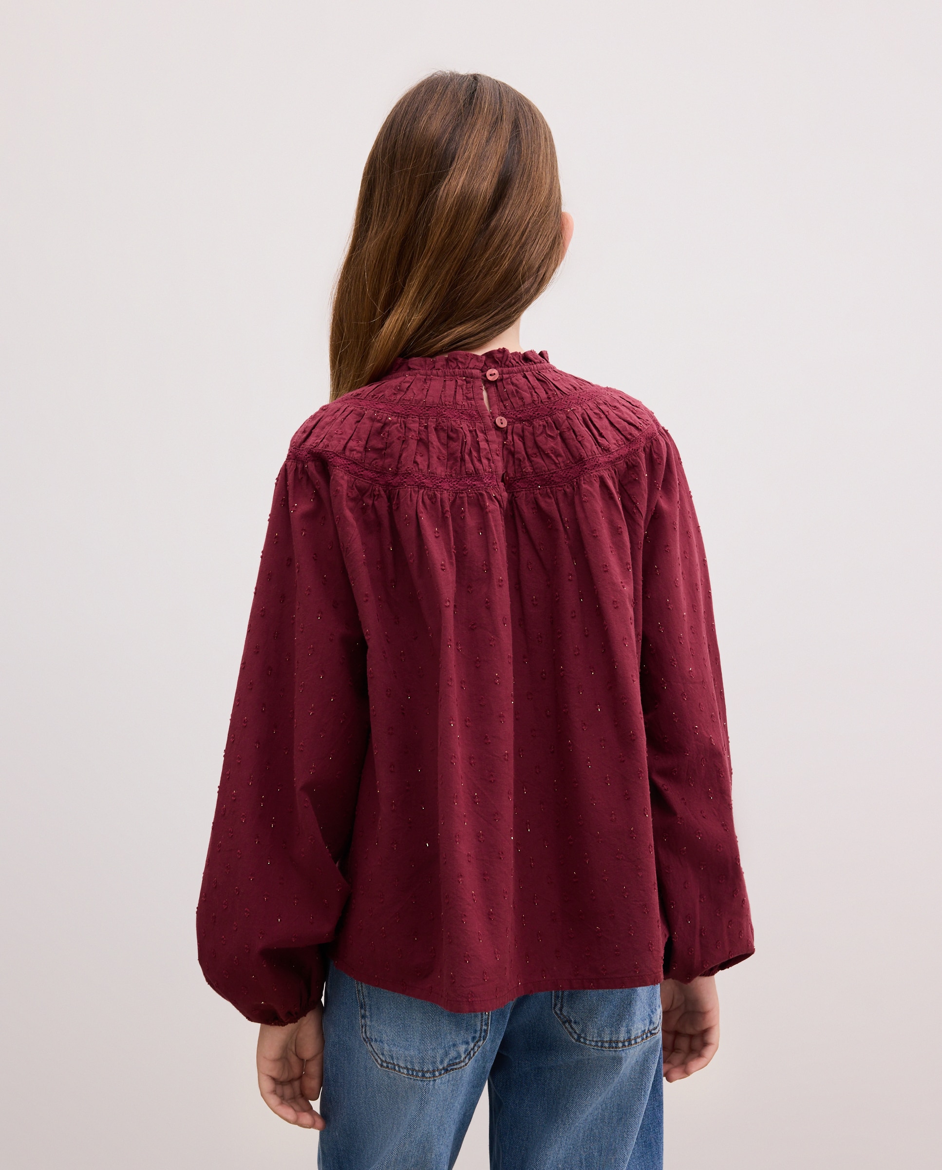 Blusa Romântica de Manga Comprida com Peitilho Redondo com Rendas em Dobby com Fio Metalizado Bordeaux-3