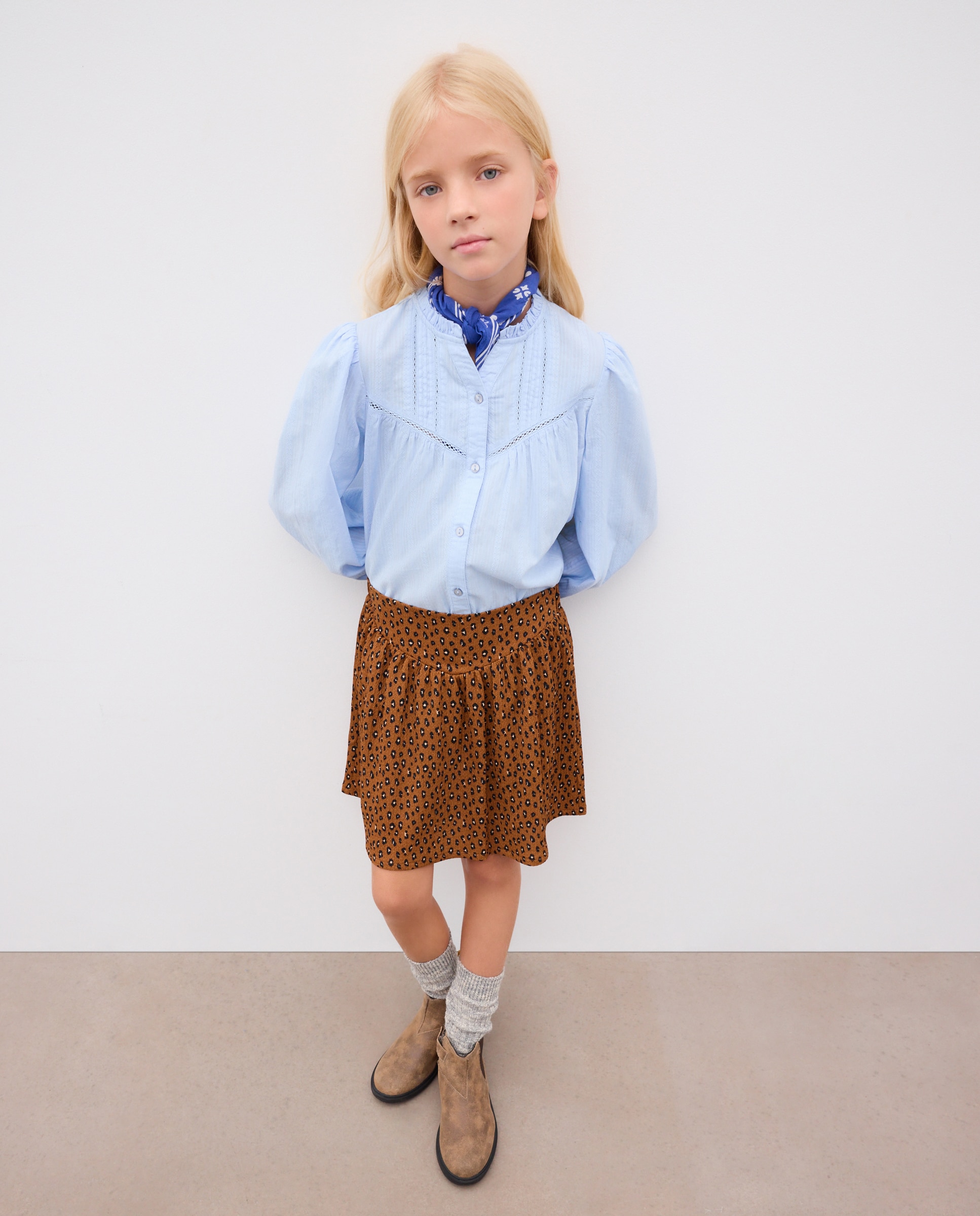 Blusa romántica manga larga abierta en dobby con encajes y pliegues en pechera de niña - Kids El Corte Inglés - 410 Azul claro 410 Azul claro-2