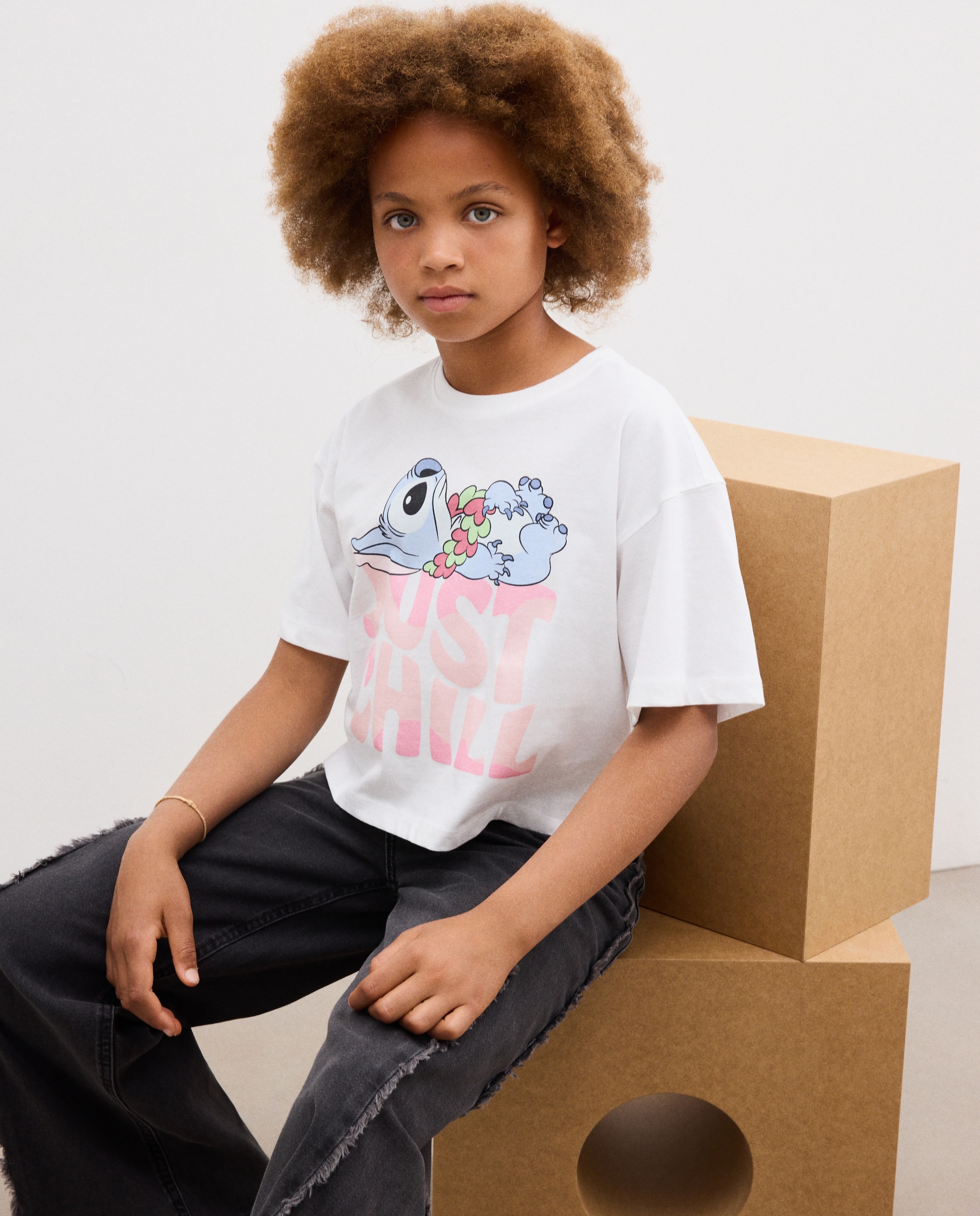 T-shirt de Manga Curta com Estampado Posicional Licença Stitch Kids El Corte Inglés Branco-1