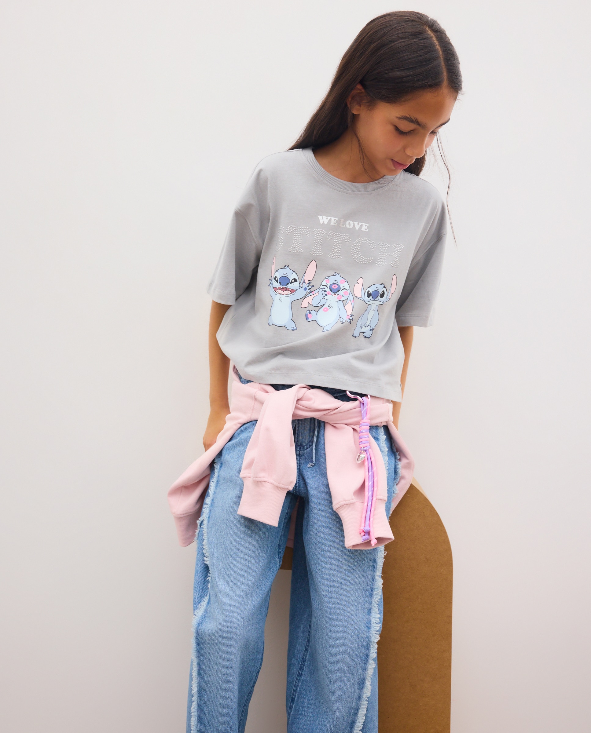 Camiseta de niña manga corta estampado posicional STITCH con foil y tachas - Kids El Corte Inglés - Gris Gris-4