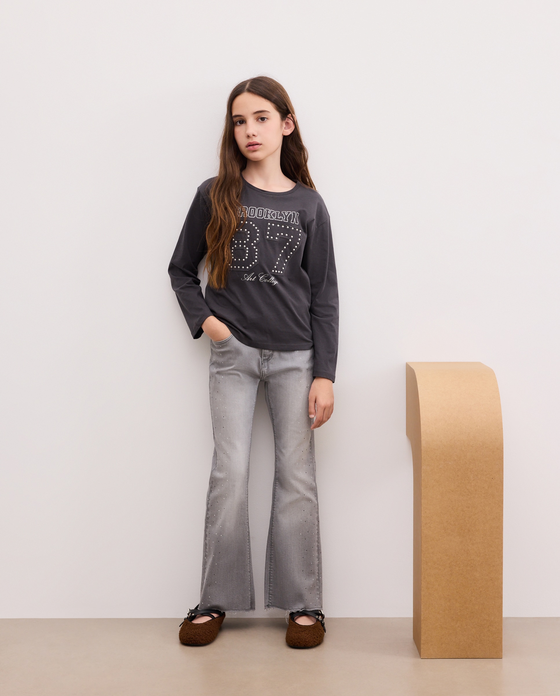 Camiseta manga larga con parche shell fabric y studs tipo varsity de niña - Kids El Corte Inglés - 830 Antracita 830 Antracita-2