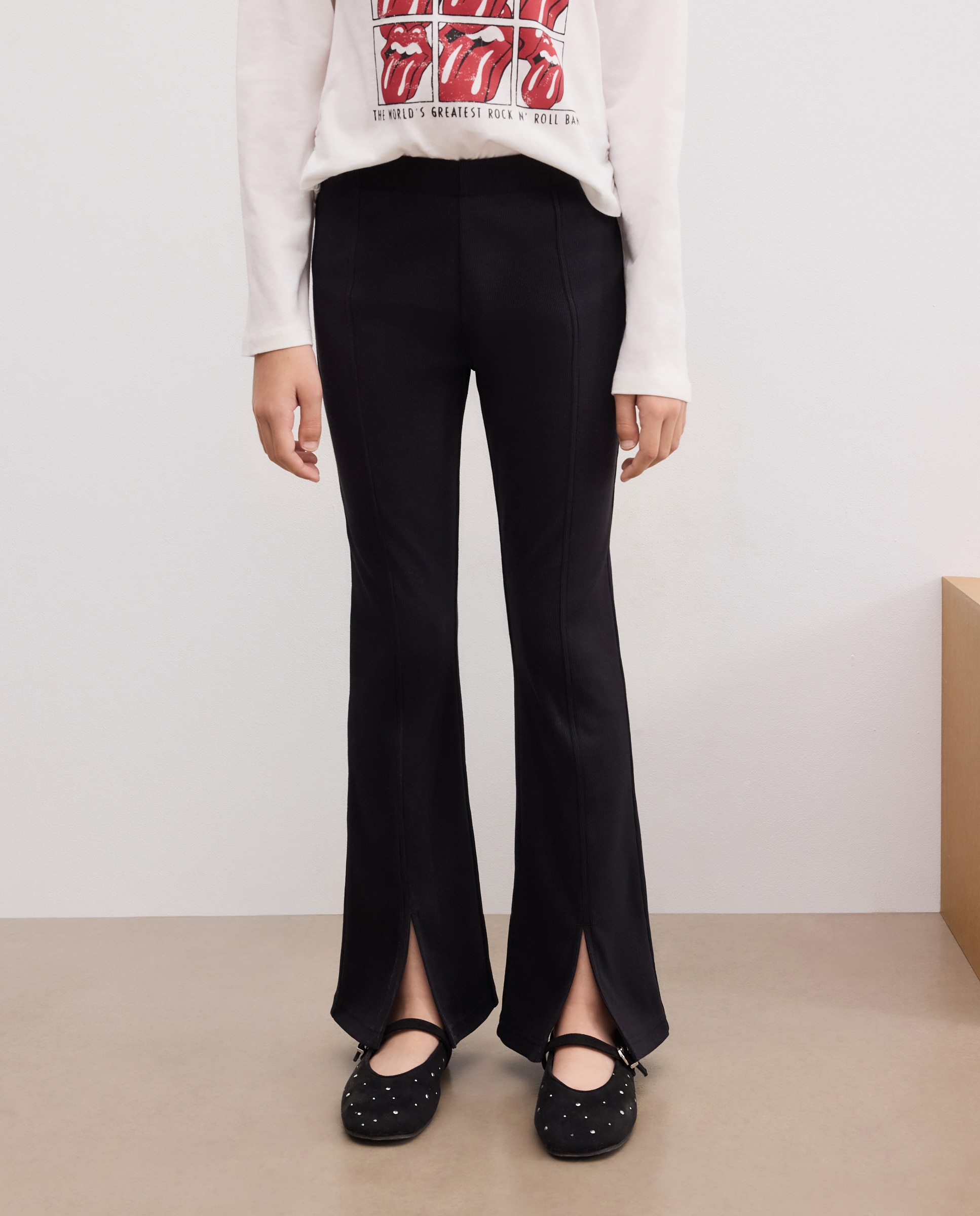 Leggings Flare Caneladas com Aberturas nas Bainhas Preto-2