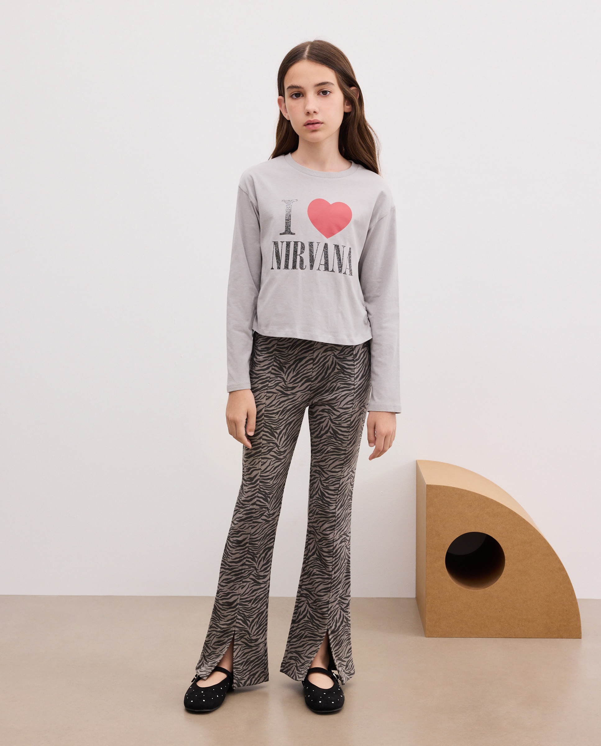 Imagem 0 de Leggings Flare Rib com Aberturas na Bainha e Animal Print de Zebra