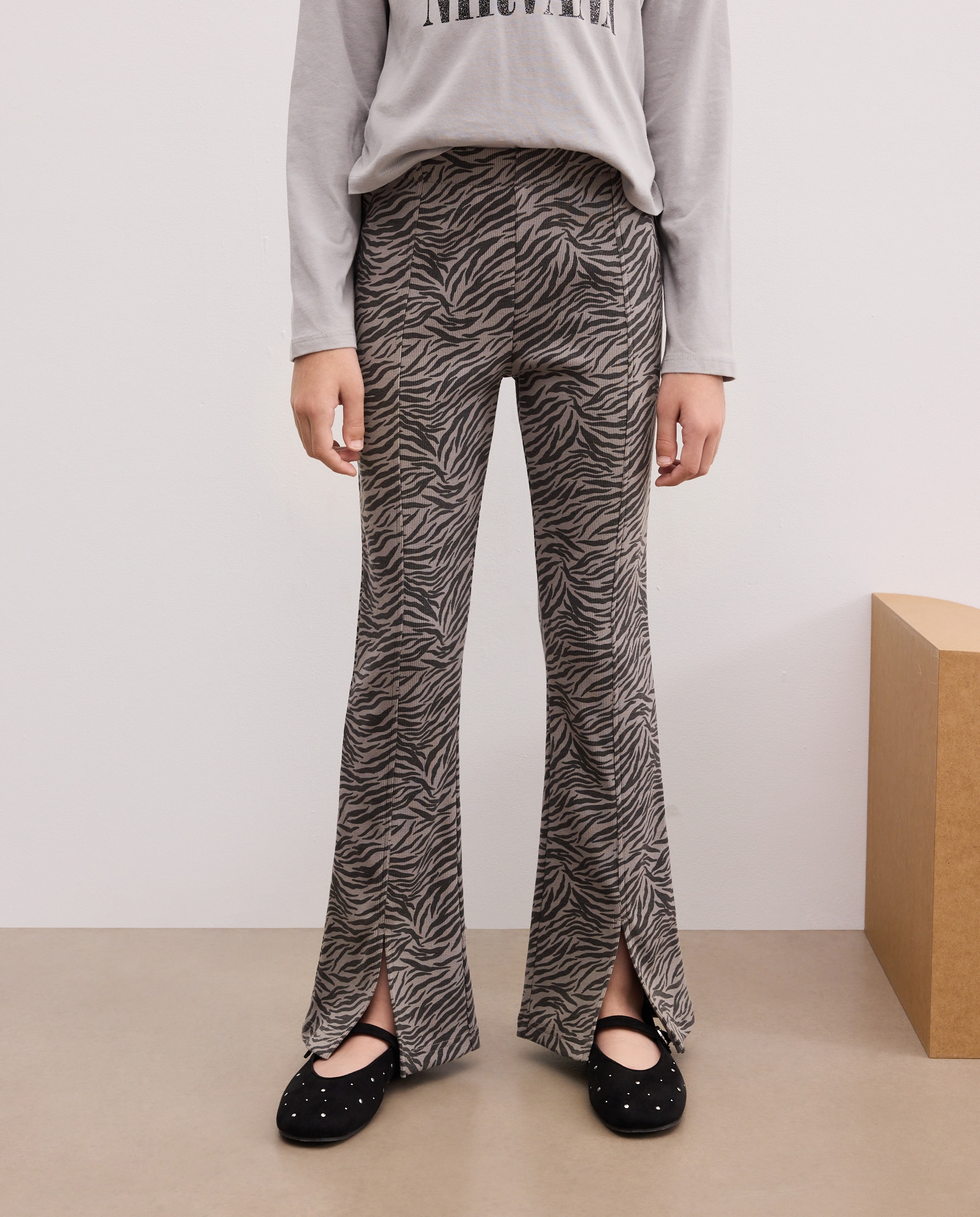 Leggings Flare Rib com Aberturas na Bainha e Animal Print de Zebra Cinzento-2