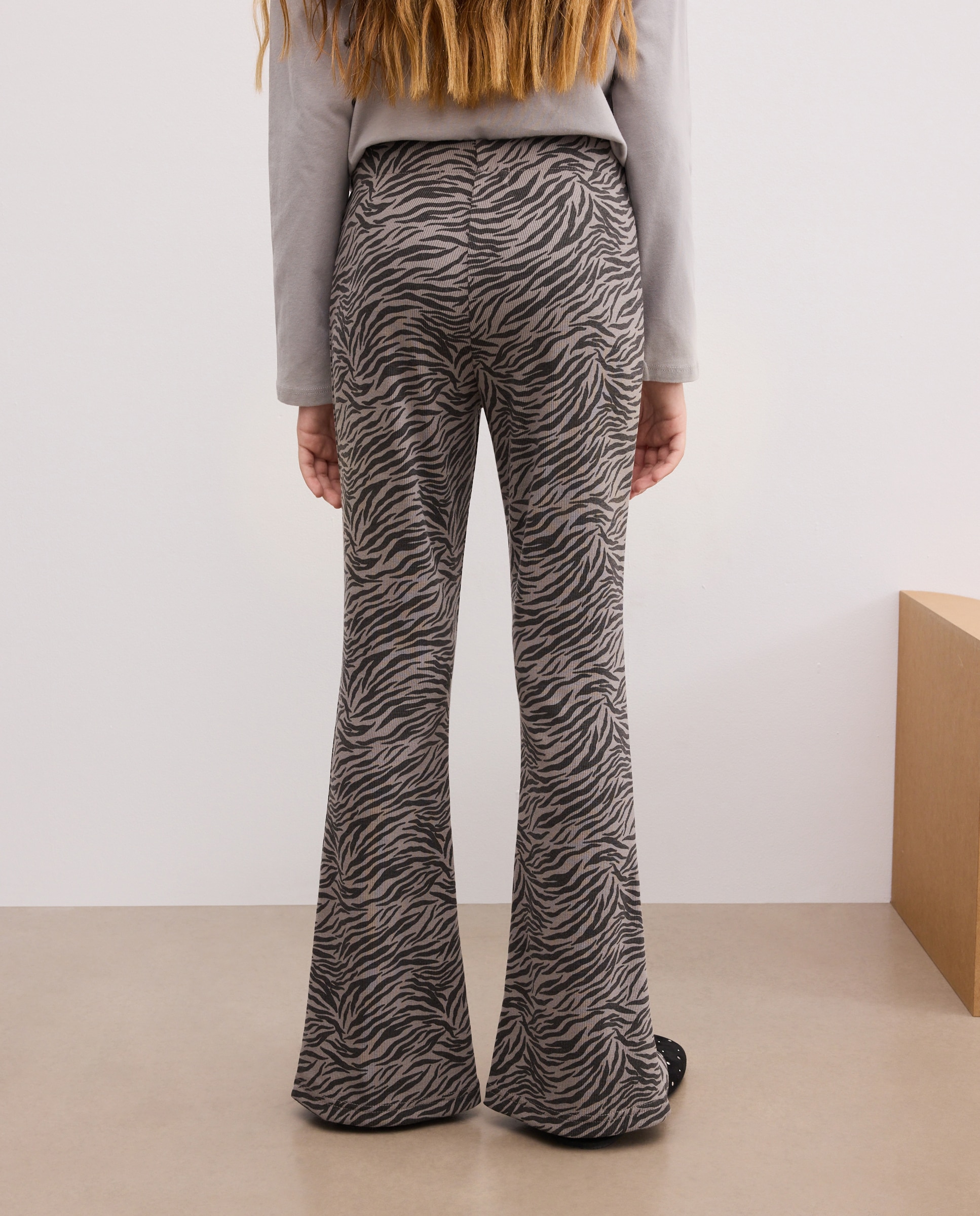 Leggings Flare Rib com Aberturas na Bainha e Animal Print de Zebra Cinzento-3