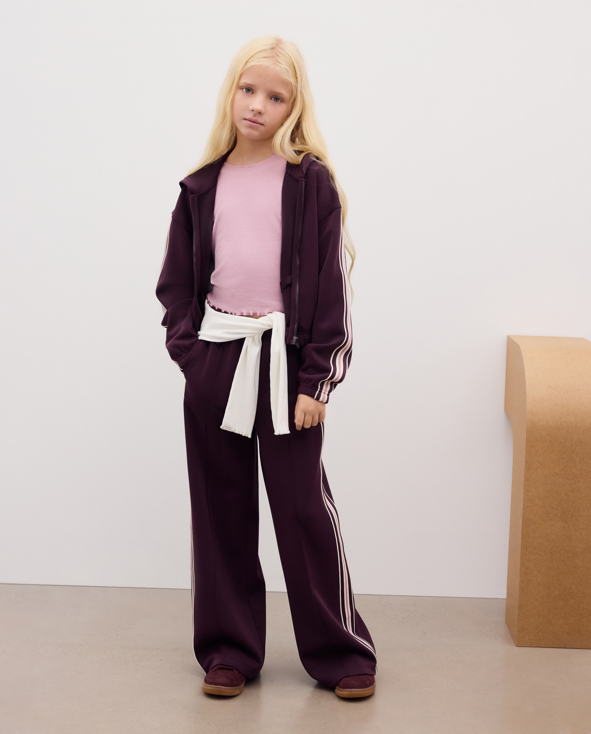 Pantalón deporte modal wide leg con tape deportivo lateral de niña - Kids El Corte Inglés - Burdeos Burdeos-1