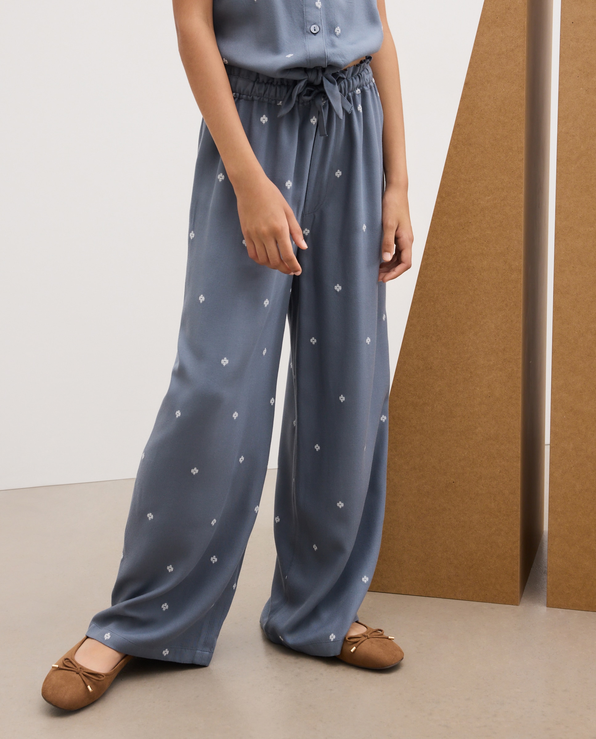 Pantalón wide leg todo gomas en viscosa con mini jacquard all over de niña - Kids El Corte Inglés - Azul marino Azul marino-2