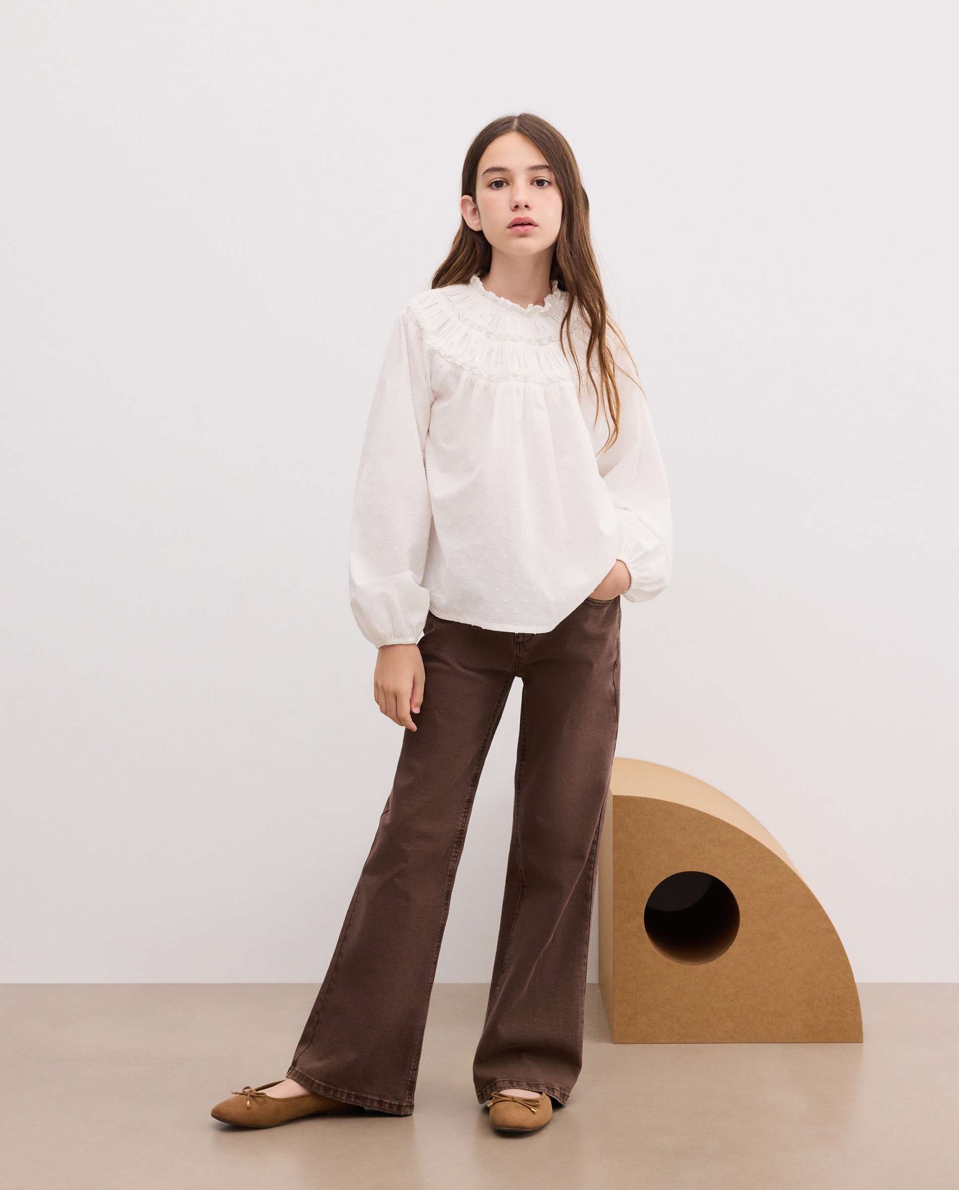 Pantalón sarga liso con estampado de estrella en bolsillos traseros de niña - Kids El Corte Inglés - Chocolate Chocolate-1